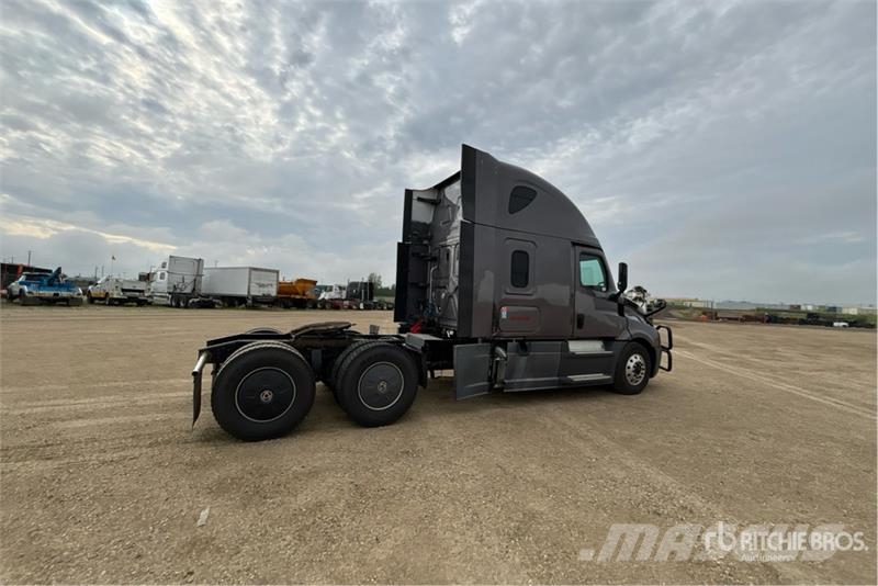 Freightliner Cascadia 126 6x4 T/A Sleeper Truck Tractor Sattelzugmaschinen