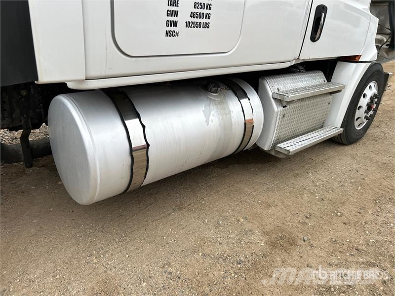 Freightliner Cascadia 126 6x4 T/A Sleeper Truck Tractor Tractor Units