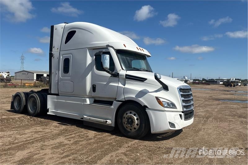 Freightliner Cascadia 126 6x4 T/A Sleeper Truck Tractor Autotractoare