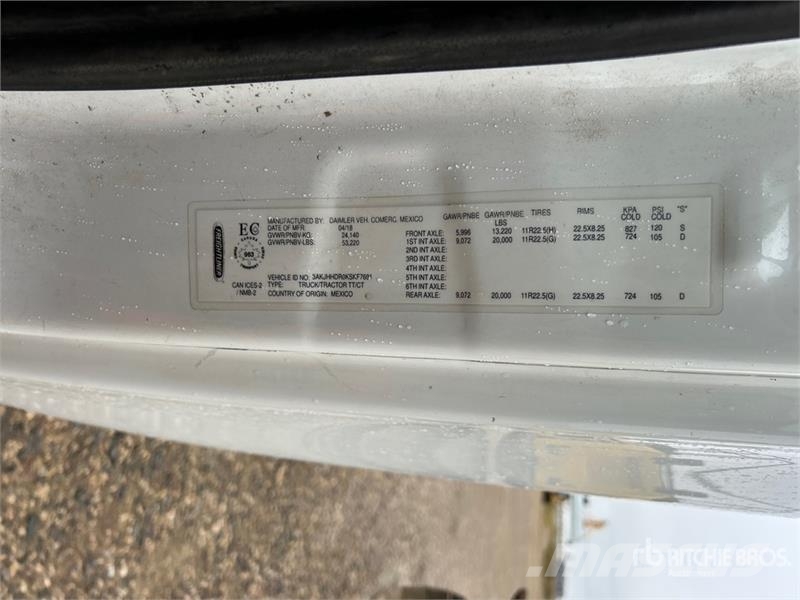 Freightliner Cascadia 126 6x4 T/A Sleeper Truck Tractor Tractor Units