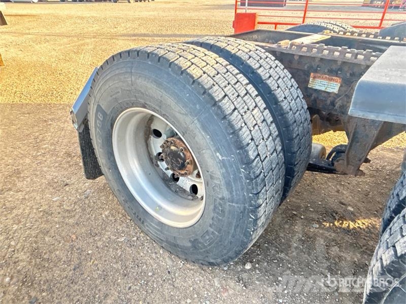 Freightliner Cascadia 126 6x4 T/A Sleeper Truck Tractor (Inoper Tegljači