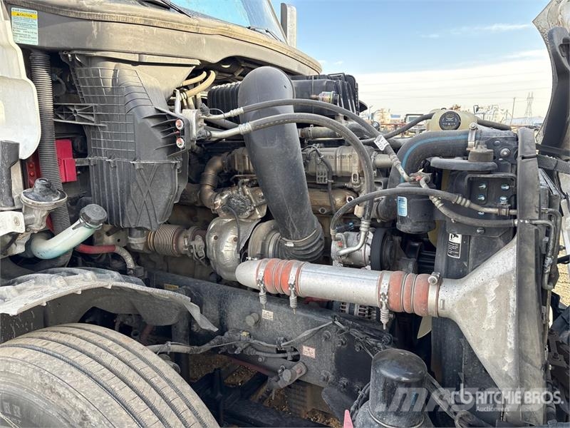 Freightliner Cascadia 126 6x4 T/A Sleeper Truck Tractor Camiones tractor