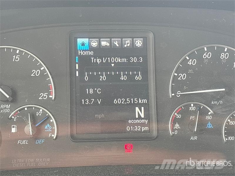 Freightliner Cascadia 126 6x4 T/A Sleeper Truck Tractor Dragbilar
