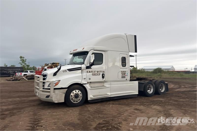 Freightliner Cascadia 126 6x4 T/A Sleeper Truck Tractor Тягачі