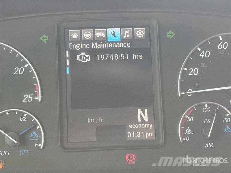 Freightliner Cascadia 126 6x4 T/A Sleeper Truck Tractor Cabezas tractoras