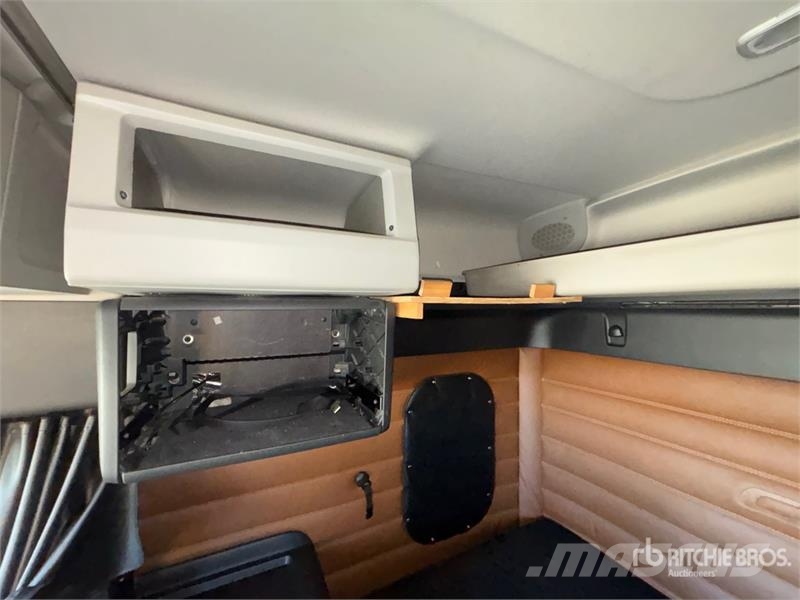 Freightliner Cascadia 126 6x4 T/A Sleeper Truck Tractor Седельные тягачи