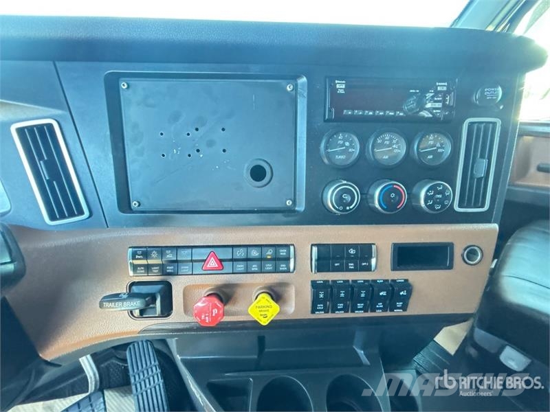 Freightliner Cascadia 126 Tractor Units