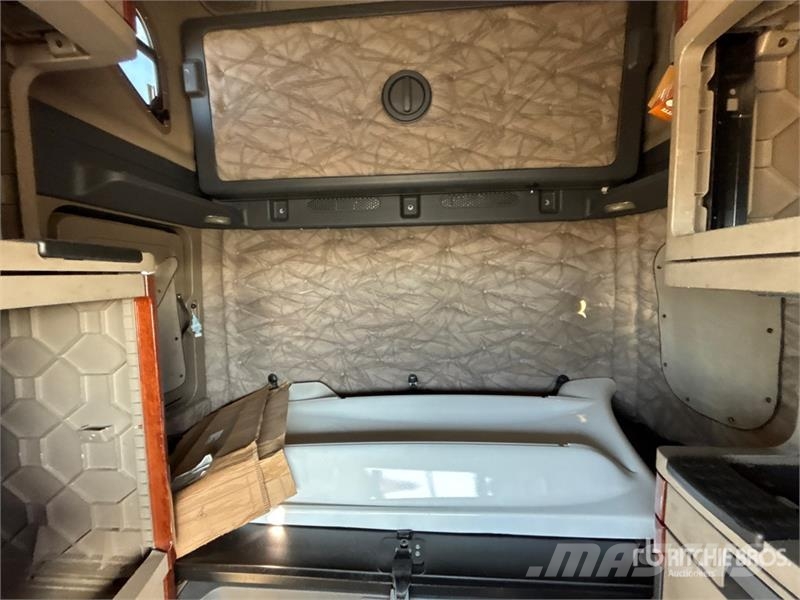 Freightliner Cascadia 6x4 6x4 T/A Sleeper Truck Tractor (Inoper Cabezas tractoras