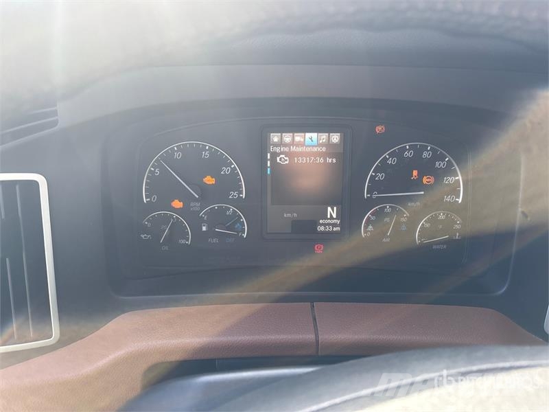 Freightliner Cascadia 126 6x4 T/A Sleeper Truck Tractor Camiones tractor