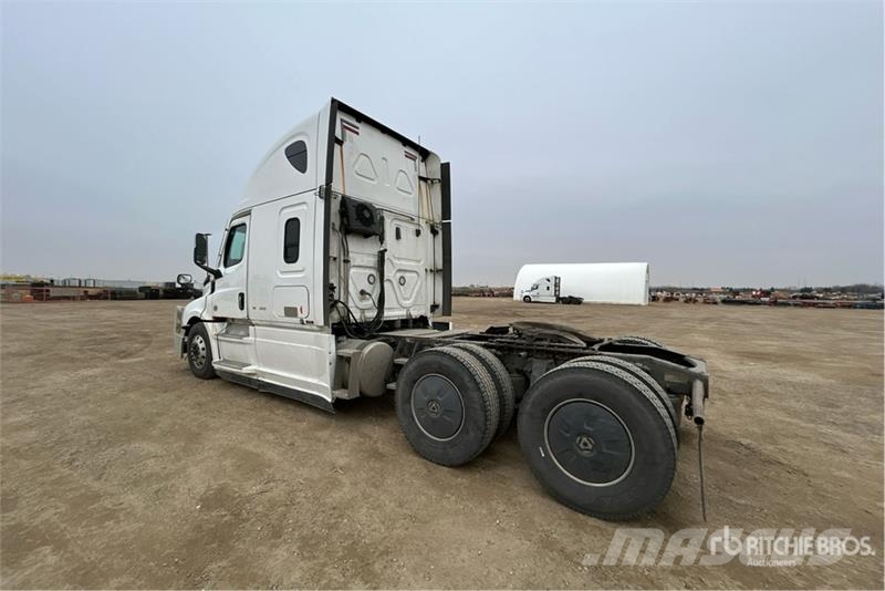 Freightliner Cascadia 126 6x4 T/A Sleeper Truck Tractor Truck Tractor Units