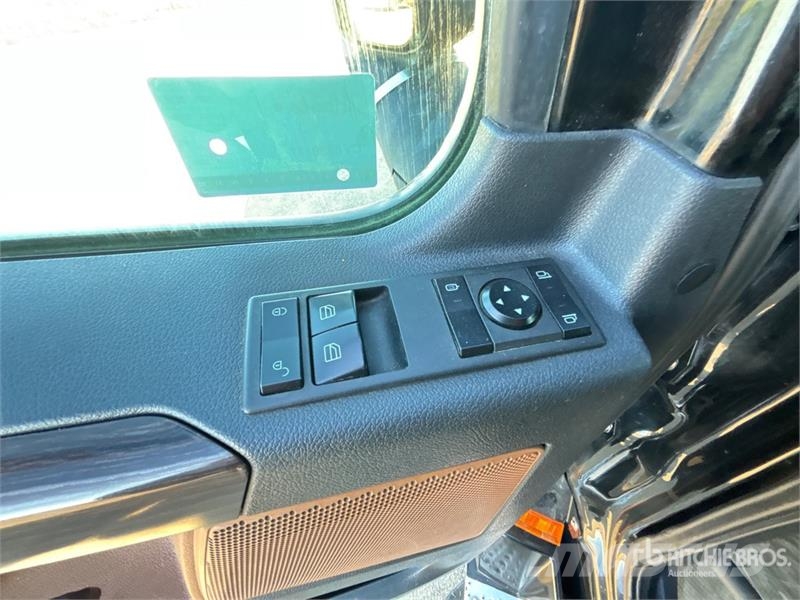 Freightliner Cascadia 126 Tractor Units