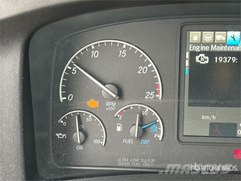 Freightliner Cascadia 126 6x4 T/A Sleeper Truck Tractor Truck Tractor Units