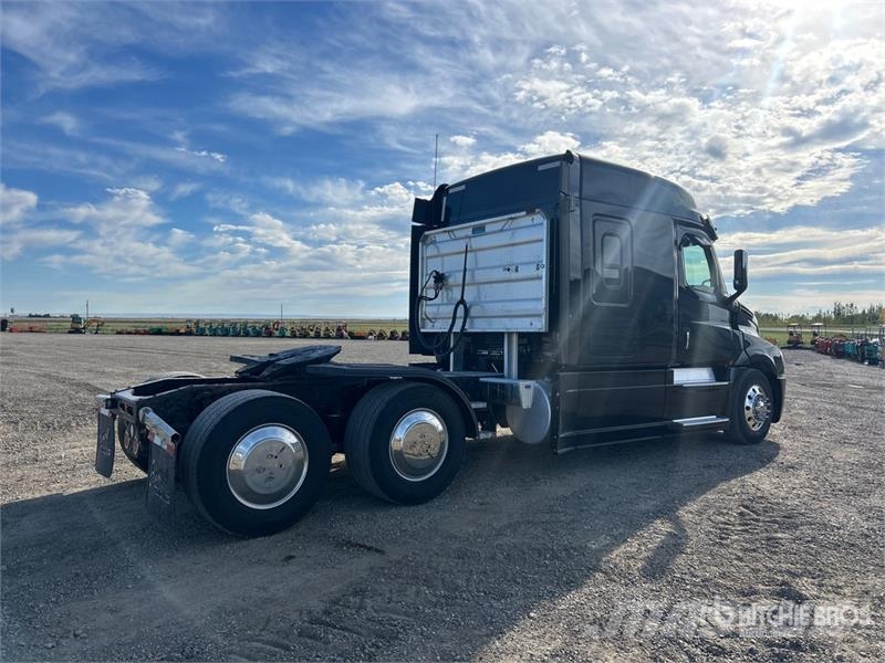 Freightliner Cascadia 126 6x4 T/A Sleeper Truck Tractor Traktorske jedinice