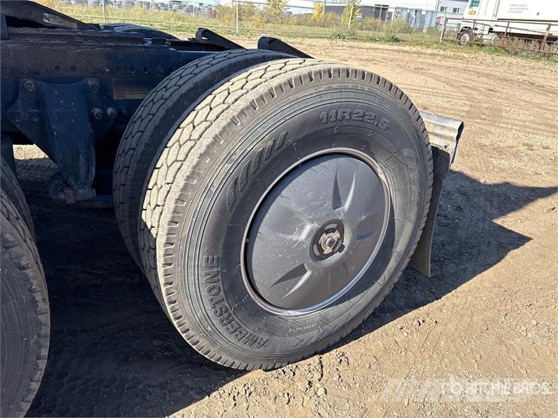Freightliner Cascadia 126 T/A Sleeper Truck Tractor Camiones tractor