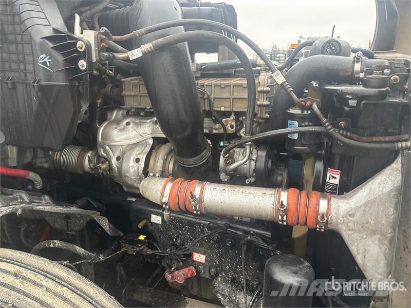 Freightliner Cascadia 126 6x4 T/A Sleeper Truck Tractor Tegljači
