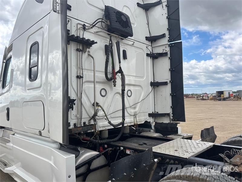 Freightliner Cascadia 126 6x4 T/A Sleeper Truck Tractor Dragbilar
