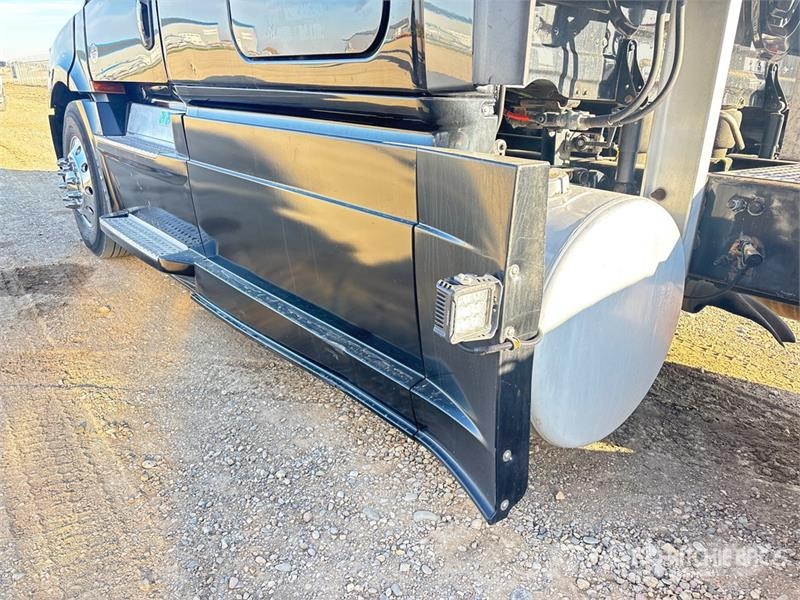 Freightliner Cascadia 126 T/A Sleeper Truck Tractor Влекачи