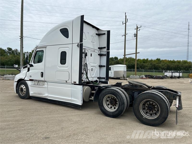 Freightliner Cascadia 126 T/A Sleeper Truck Tractor Vilcēji