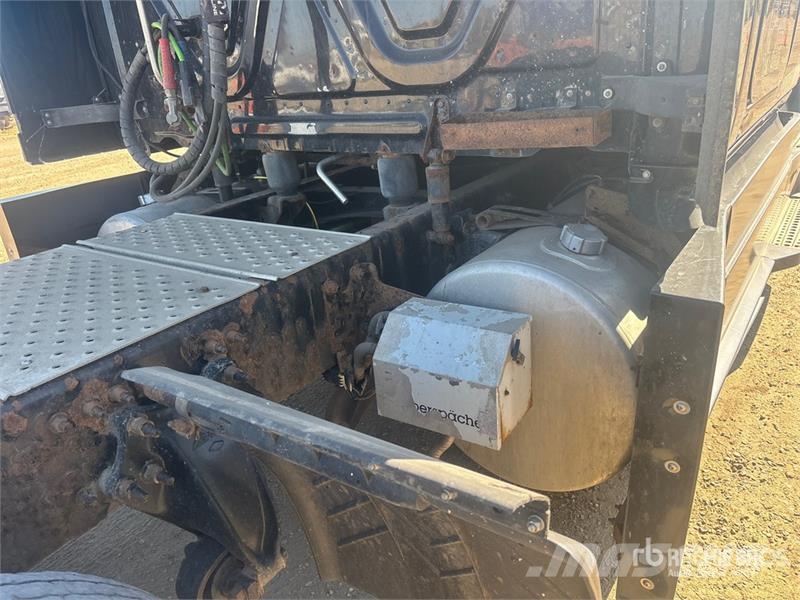 Freightliner Cascadia 126 6x4 T/A Sleeper Truck Tractor Тягачі