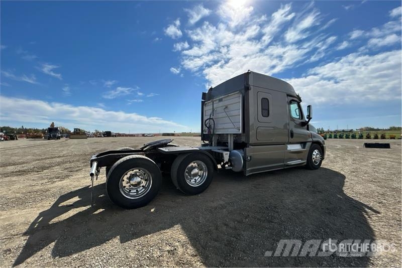 Freightliner Cascadia 125 6x4 T/A Sleeper Truck Tractor Τράκτορες