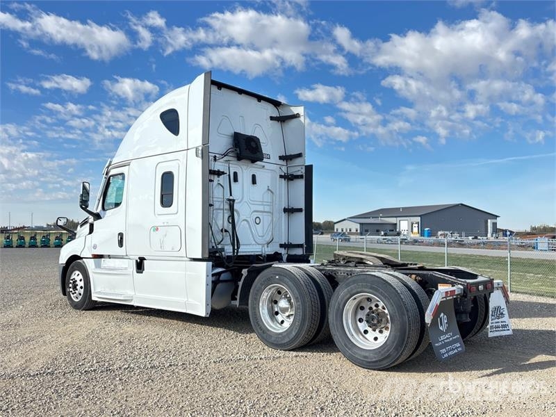 Freightliner Cascadia 126 6x4 T/A Sleeper Truck Tractor Ciągniki siodłowe