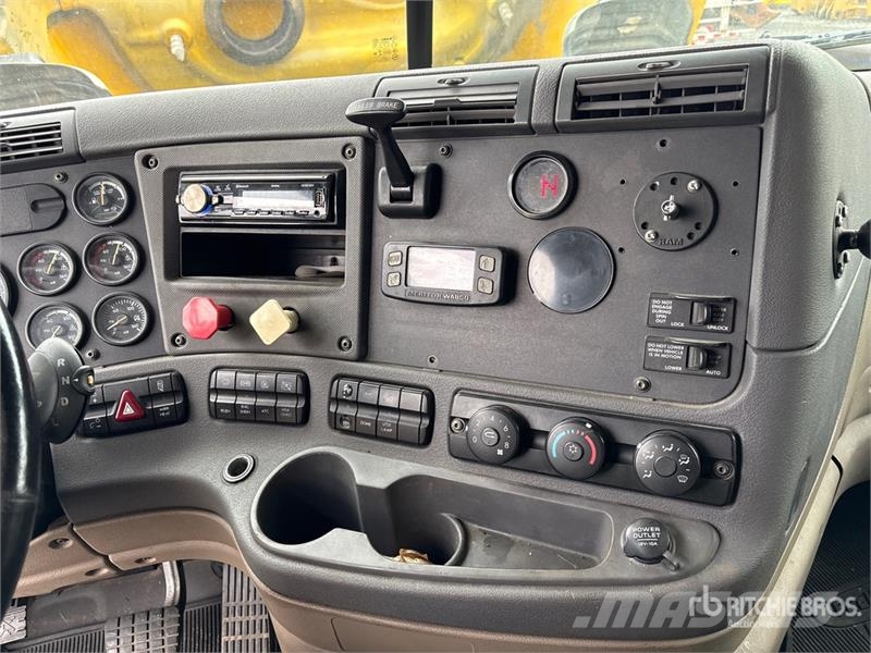 Freightliner Cascadia 125 6x4 T/A Sleeper Truck Tractor Tractor Units