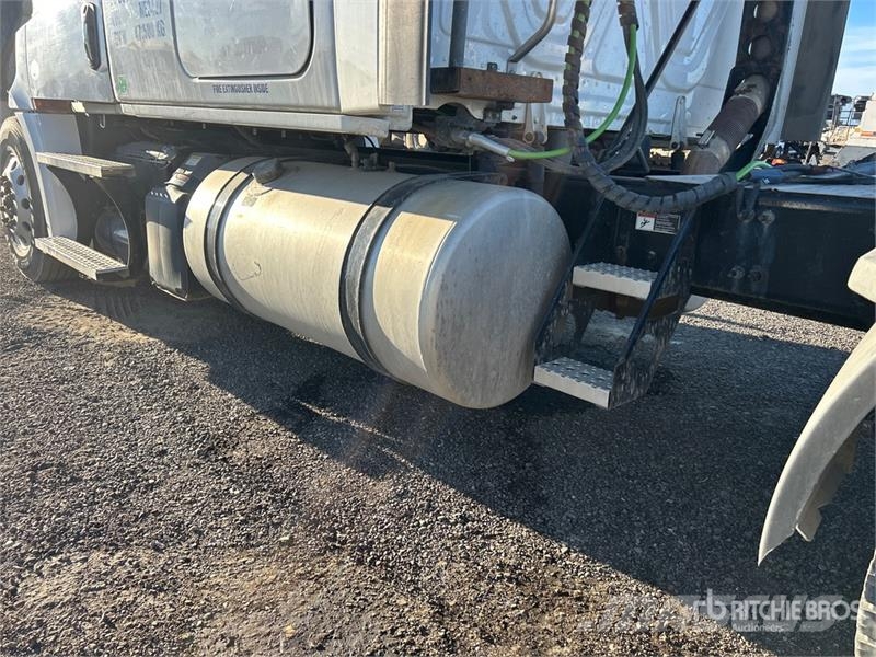 Freightliner Cascadia 126 6x4 T/A Sleeper Truck Tractor Cabezas tractoras
