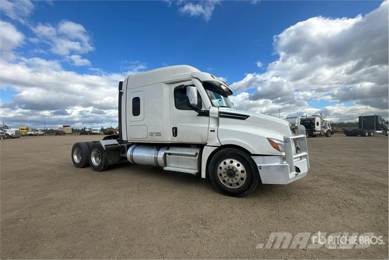 Freightliner Cascadia 126 6x4 T/A Sleeper Truck Tractor Sattelzugmaschinen