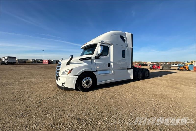 Freightliner Cascadia 6x4 T/A Sleeper Truck Tractor Trekkers