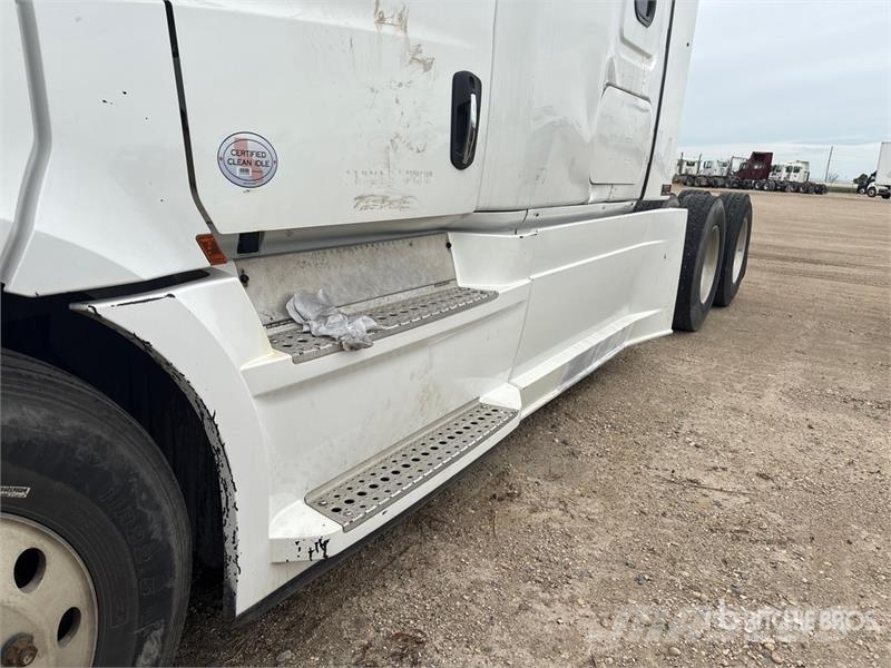 Freightliner Cascadia 6x4 T/A Sleeper Truck Tractor (Inoperable Cabezas tractoras