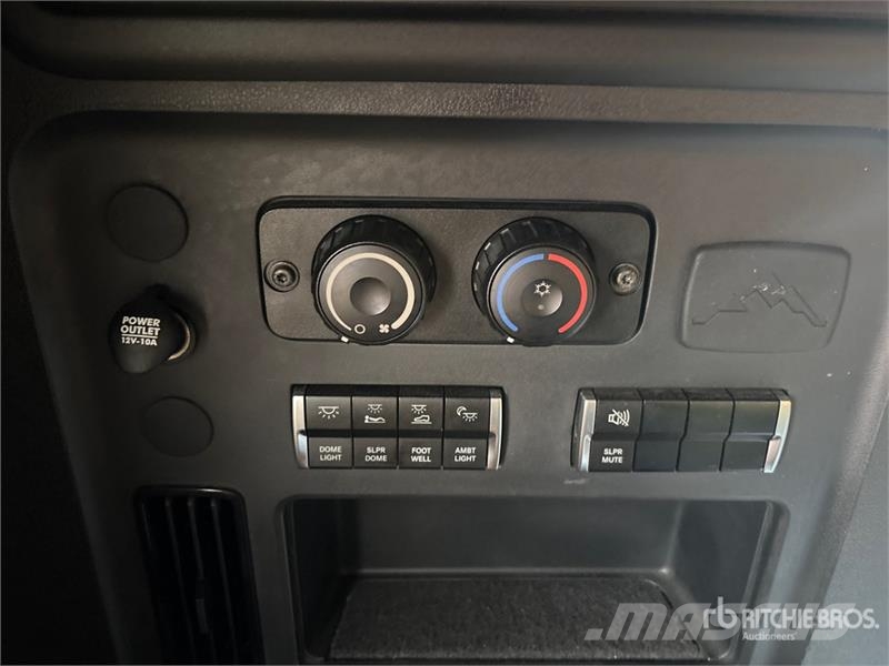 Freightliner Cascadia 126 6x4 T/A Sleeper Truck Tractor (Inoper Motrici e Trattori Stradali