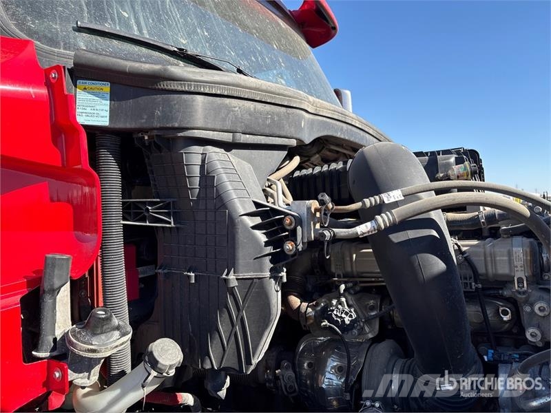 Freightliner Cascadia 126 T/A Sleeper Truck Tractor Camiones tractor
