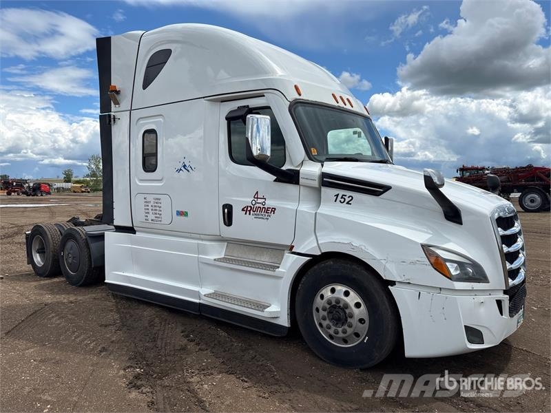 Freightliner Cascadia 126 6x4 T/A Sleeper Truck Tractor Camiones tractor