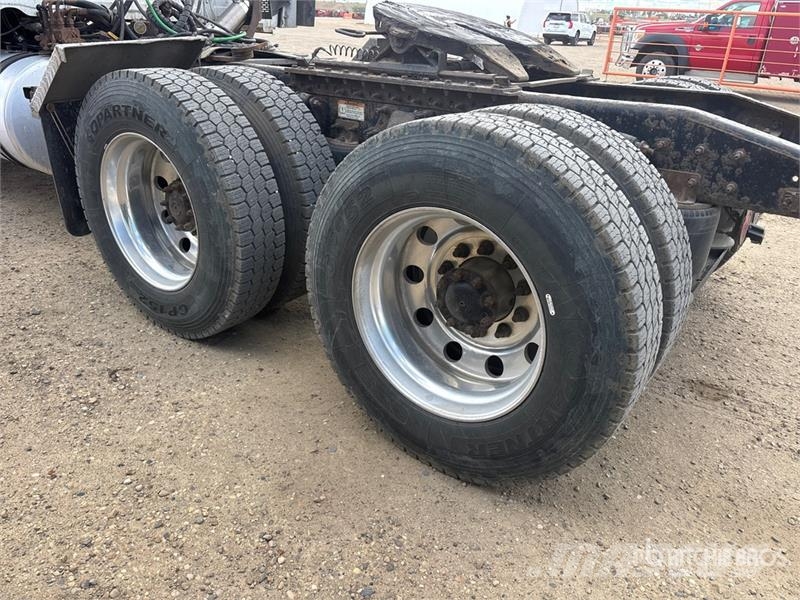 Freightliner Cascadia 126 6x4 T/A Sleeper Truck Tractor Sattelzugmaschinen