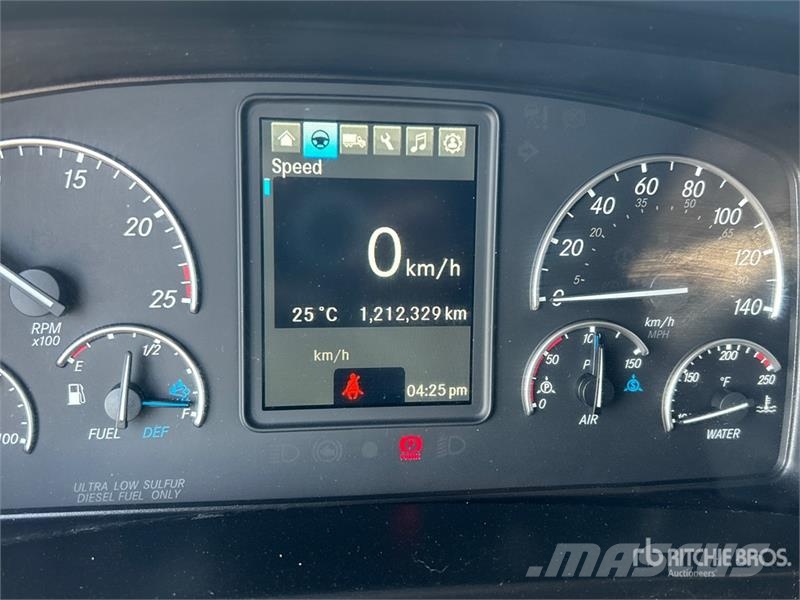 Freightliner Cascadia 126 6x4 T/A Sleeper Truck Tractor Traktorske jedinice