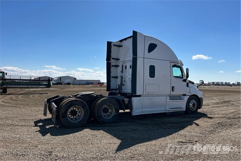 Freightliner Cascadia 6x4 T/A Sleeper Truck Tractor Vilcēji