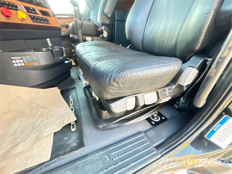 Freightliner Cascadia 126 T/A Sleeper Truck Tractor Влекачи