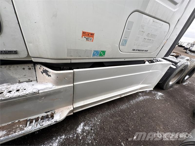 Freightliner Cascadia 125 6x4 T/A Sleeper Truck Tractor Sattelzugmaschinen