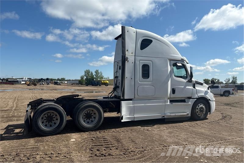 Freightliner Cascadia 126 6x4 T/A Sleeper Truck Tractor Autotractoare