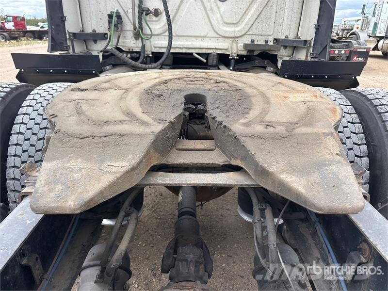Freightliner Cascadia 126 6x4 T/A Sleeper Truck Tractor Vilcēji
