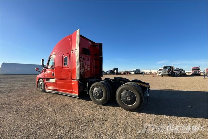 Freightliner Cascadia 126 6x4 T/A Sleeper Truck Tractor Cavalos mecânicos