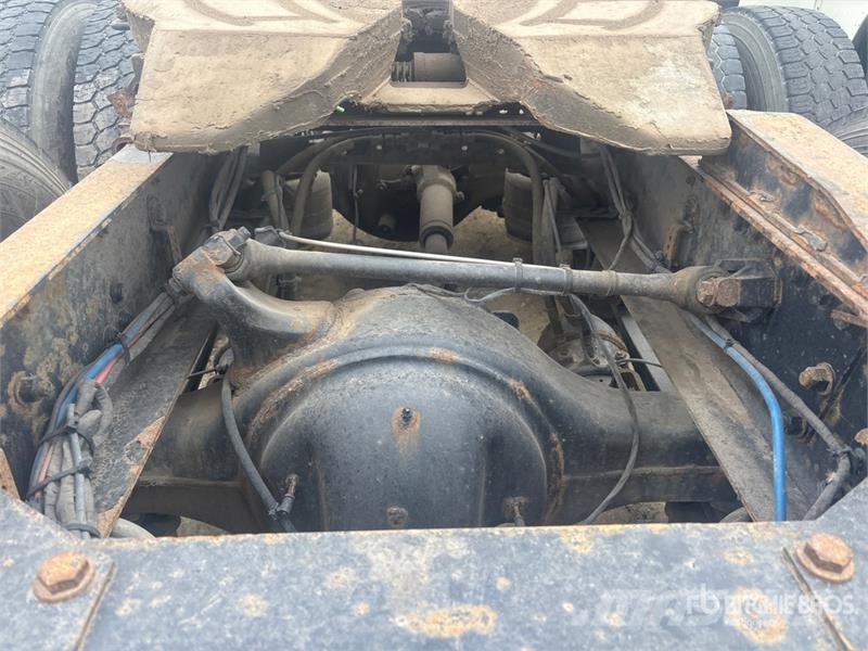 Freightliner Cascadia 126 6x4 T/A Sleeper Truck Tractor Trekkvogner