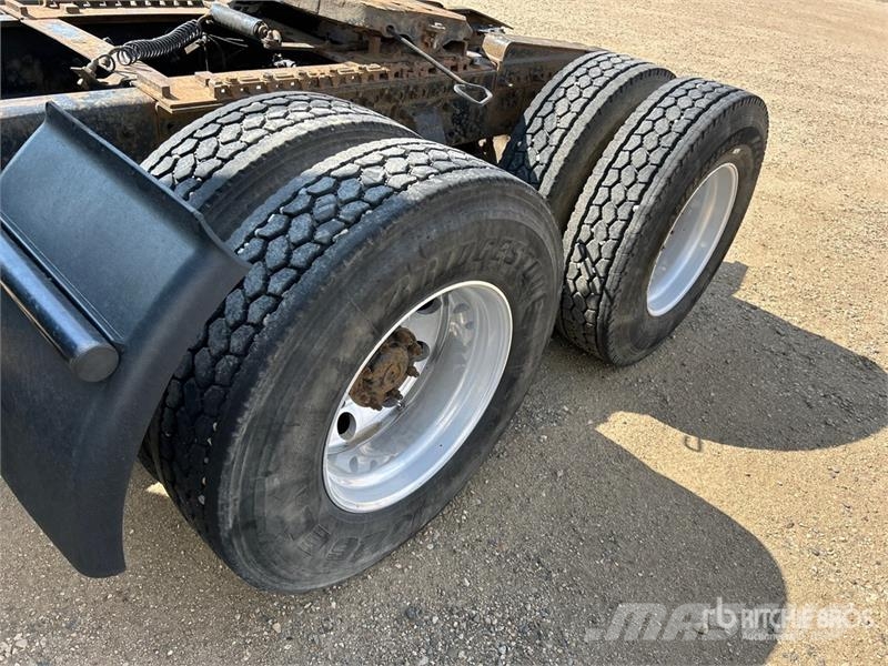 Freightliner Cascadia 125 6x4 T/A Sleeper Truck Tractor Седельные тягачи