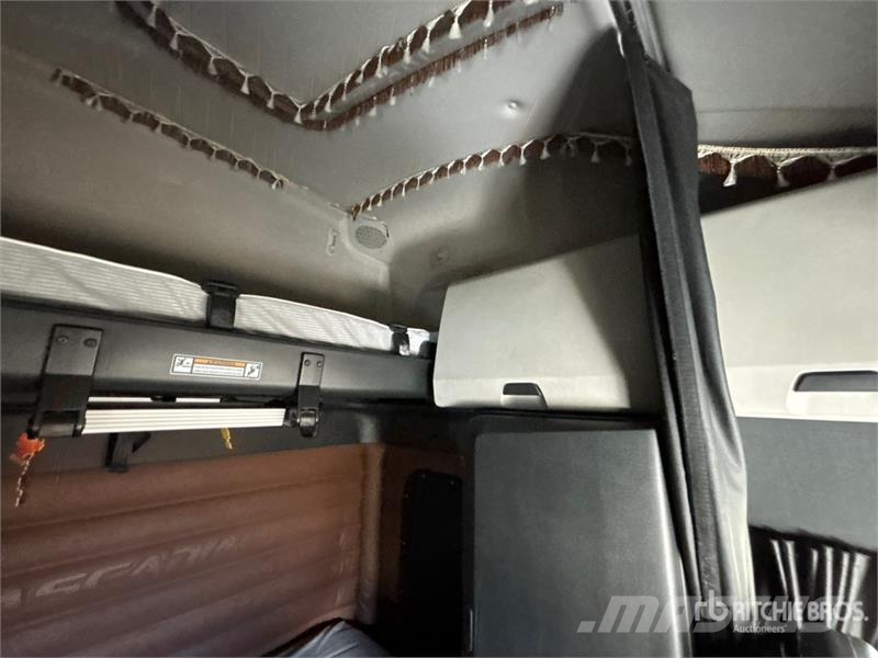 Freightliner Cascadia 126 6x4 T/A Sleeper Truck Tractor Traktorske jedinice