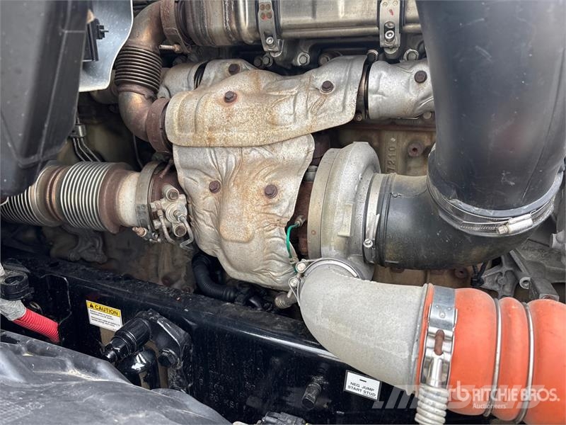 Freightliner Cascadia 126 6x4 T/A Sleeper Truck Tractor Sattelzugmaschinen