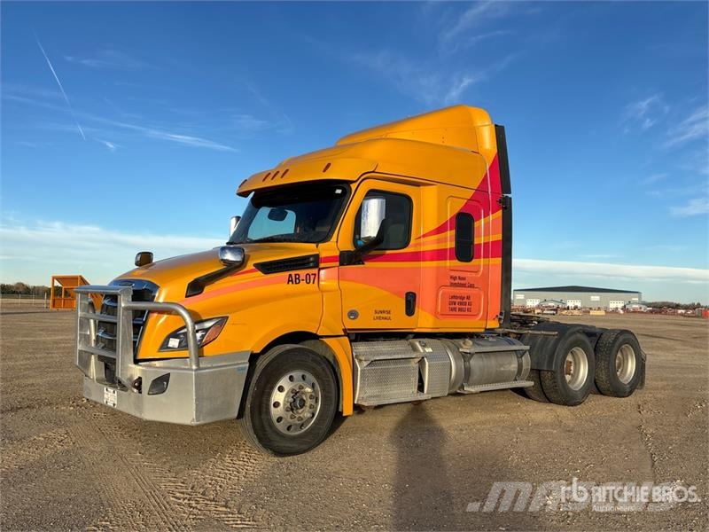 Freightliner Cascadia 126 6x4 T/A Sleeper Truck Tractor (Inoper Tegljači