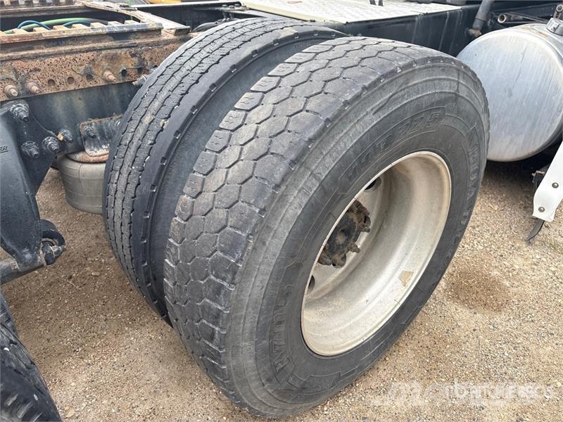 Freightliner Cascadia 6x4 T/A Sleeper Truck Tractor (Inoperable Cabezas tractoras