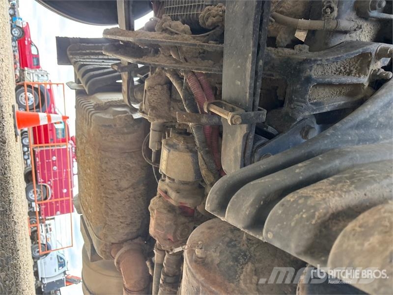 Freightliner Cascadia 126 6x4 T/A Sleeper Truck Tractor Sattelzugmaschinen