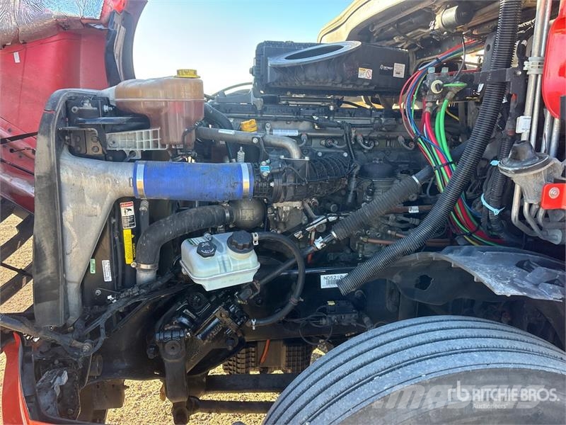 Freightliner Cascadia 126 6x4 T/A Sleeper Truck Tractor Cavalos mecânicos