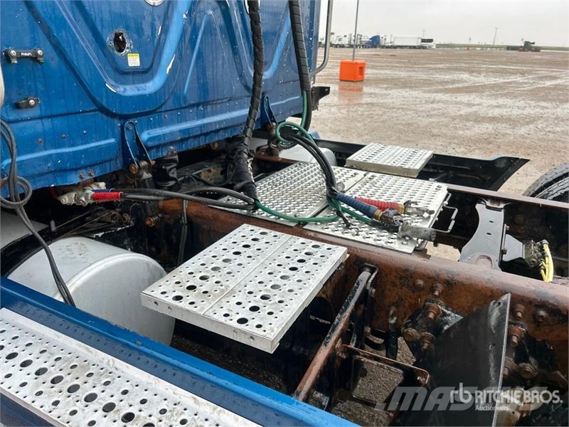 Freightliner Cascadia 125 6x4 T/A Sleeper Truck Tractor Motrici e Trattori Stradali